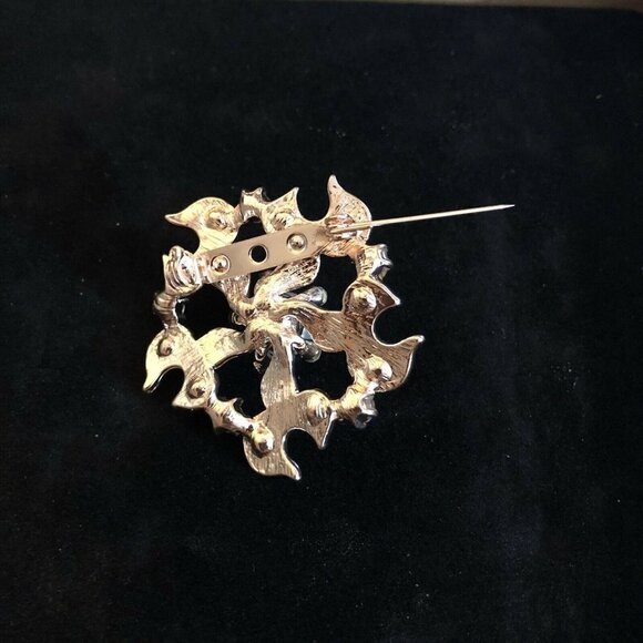 Vintage Style Brooch Antiqued Gold Tone Round Center Pearl Crystals - Picture 5 of 7